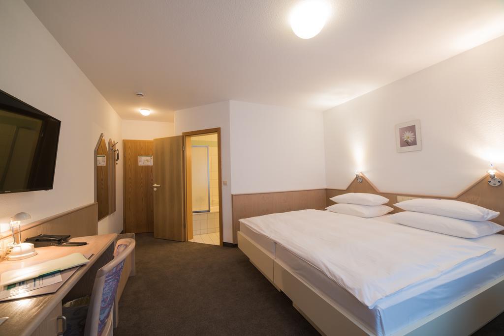 Hotel am Wasen Freiberg am Neckar Zimmer foto